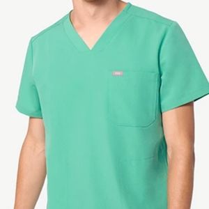 Figs Mens Chisec Top in Surgical Green